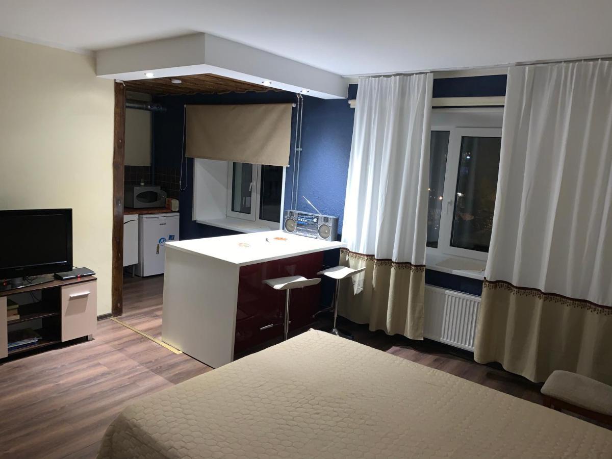 Riia 10, 2-Bedroom Apartment - 2 Big Beds 1 Extra Bed-Parking Free Tartu Esterno foto